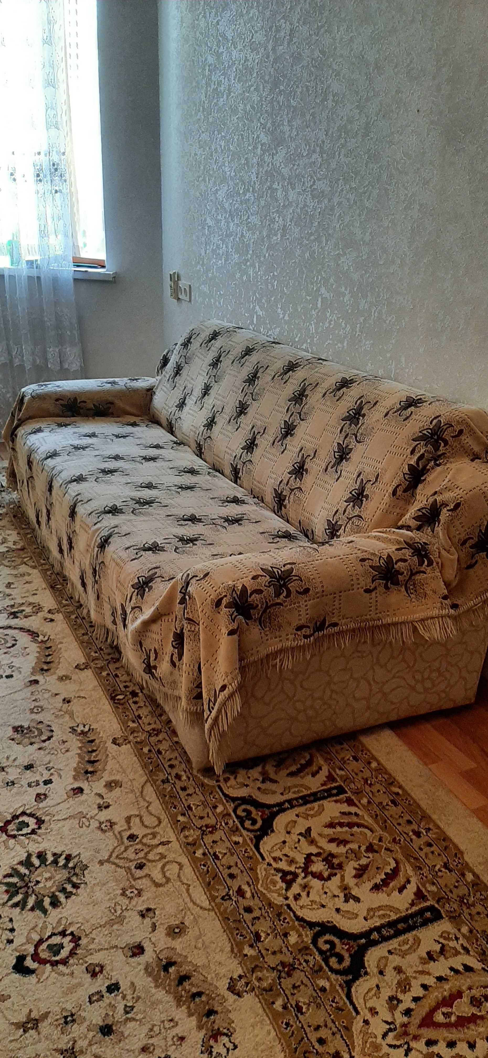 Диван и кресло. Из Прочного материала