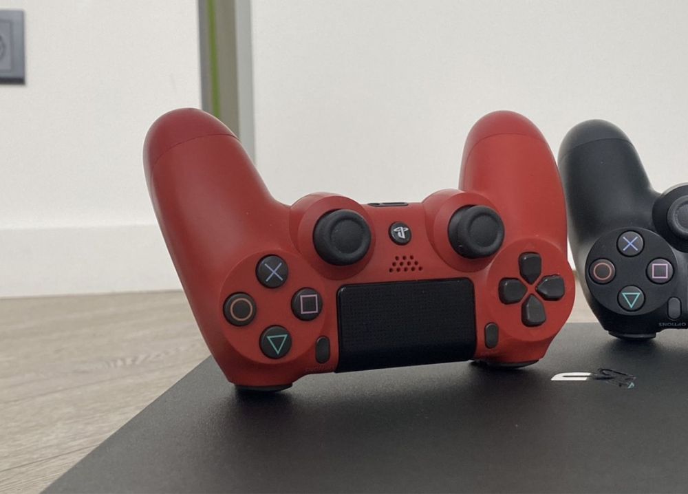 PS4 PRO + UFC 4, FC 25, Battlefield V и 250+ игр