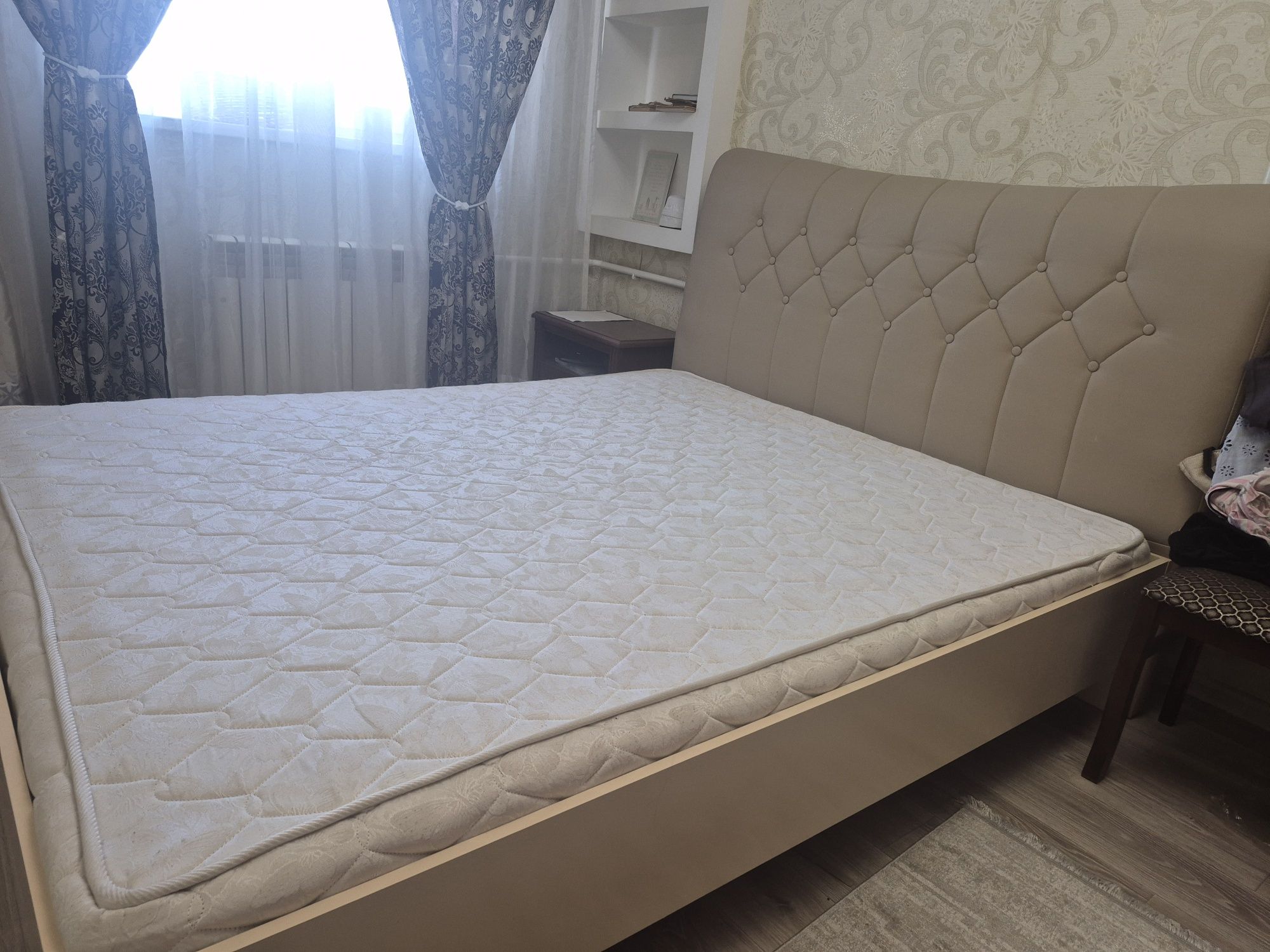 Кровать двухспальная в хорошем состояний