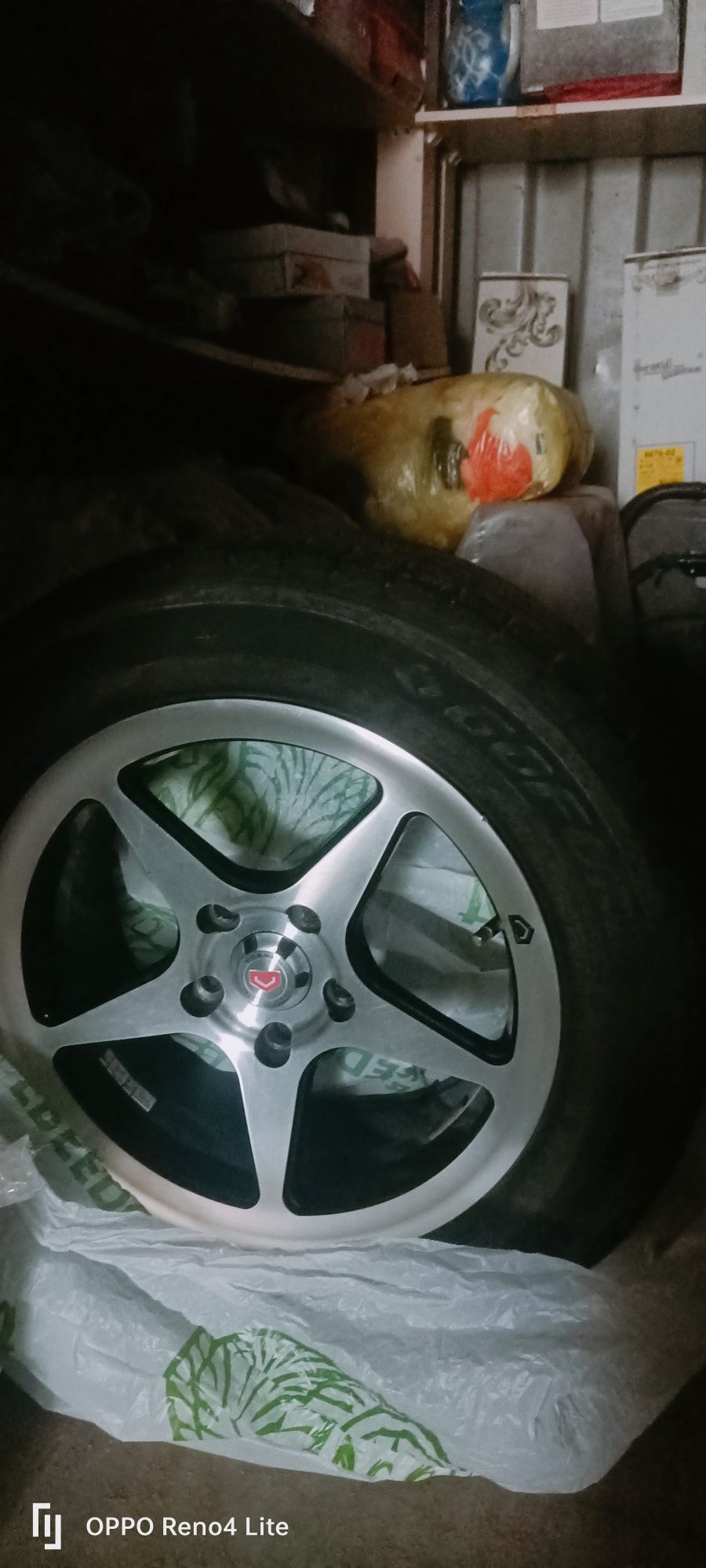 Продам авто шины 4 шт. с дисками на R16