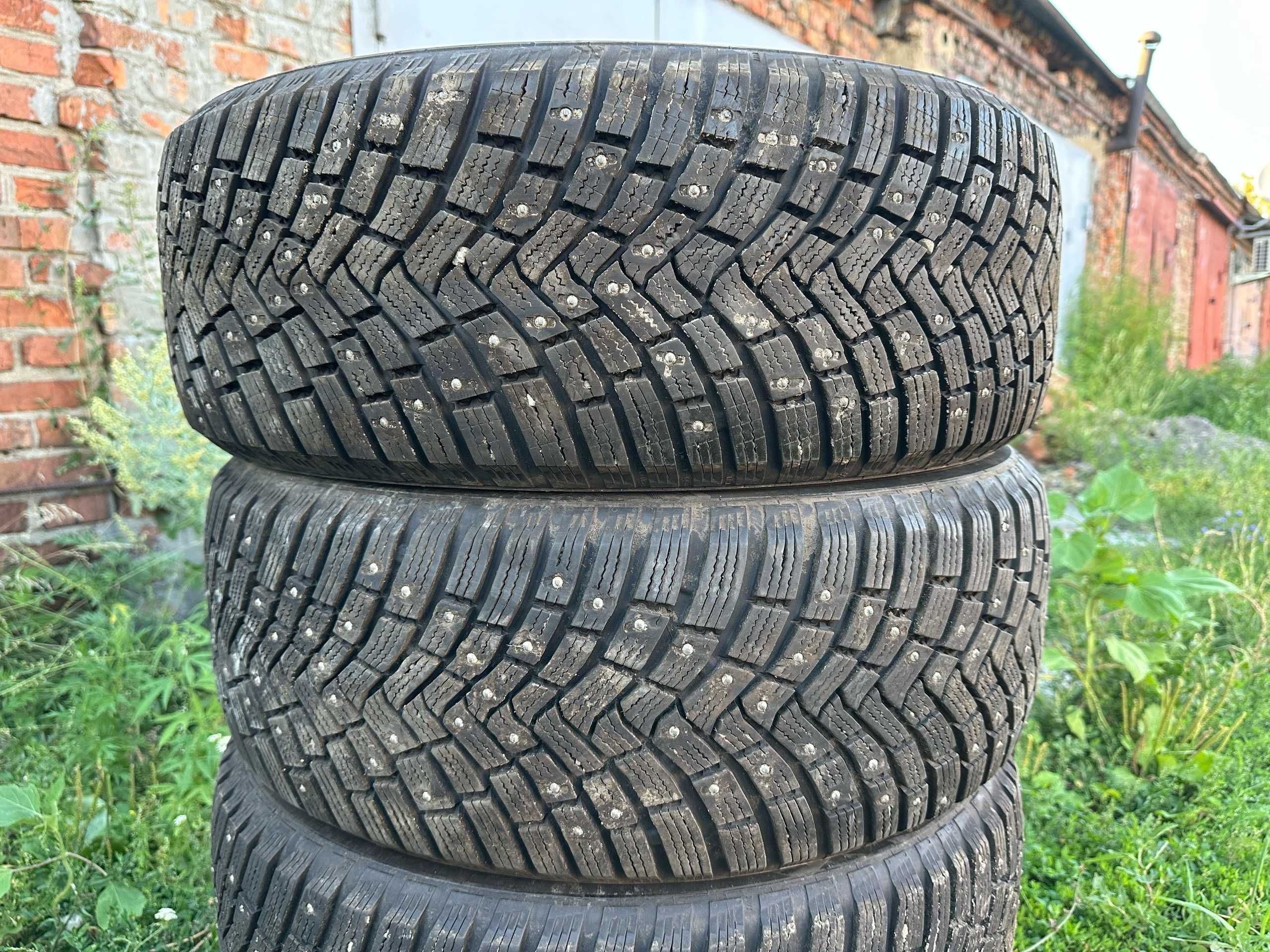 215/55 R17 Зимние шины Continental IceContact 3