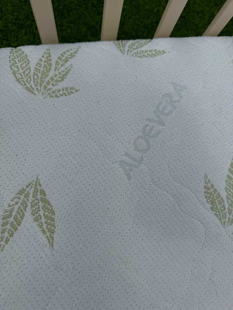 Детская кроватка GANDYLYAN из массива