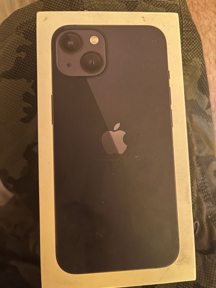 Продам iPhone 13