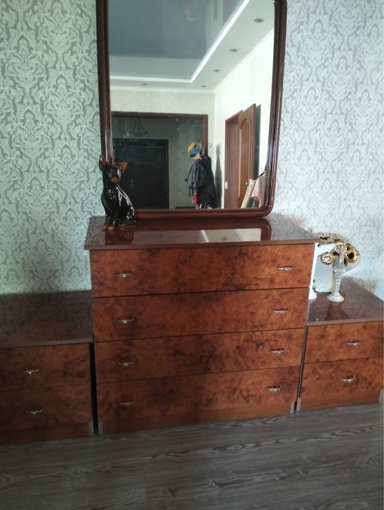 Комод с зеркалом, 2 тумбы