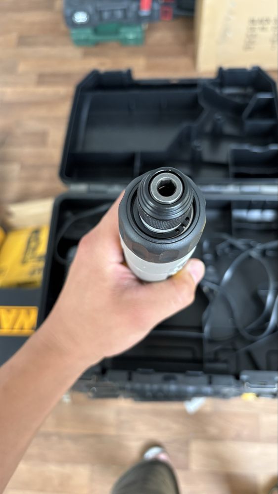 Электрический отвёртка dewalt девольт