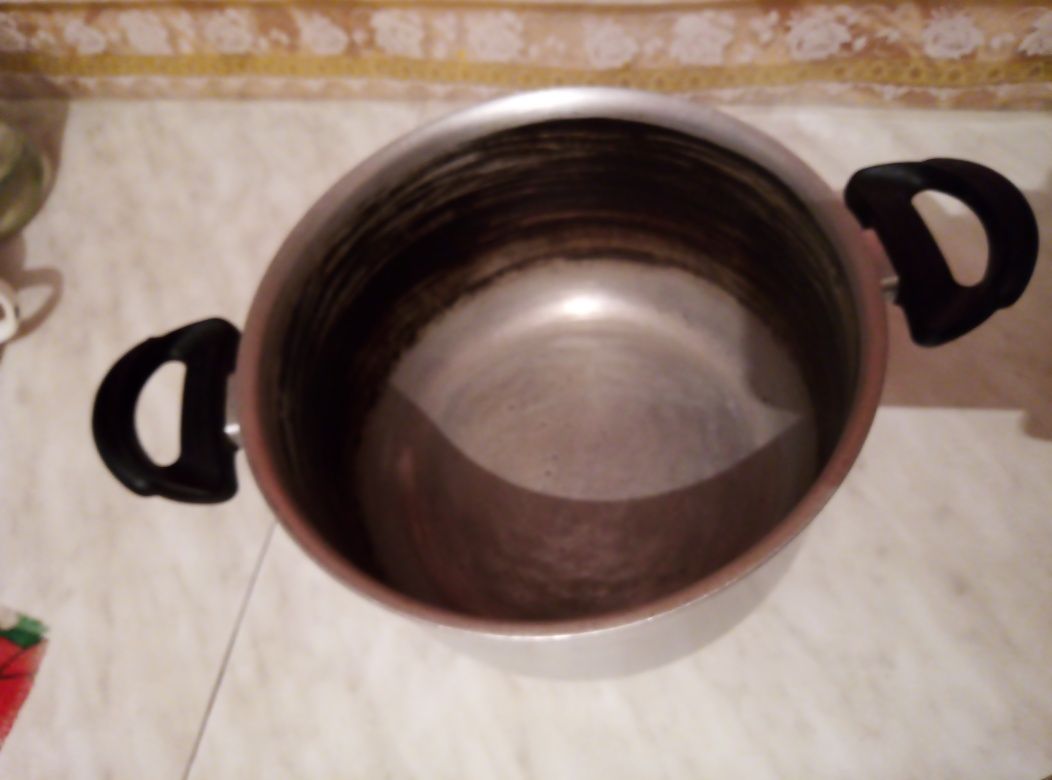 Продам кастрюли  .
