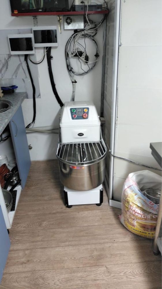 Продам комплекс:Общежите /Баня/Магазин/Кафе