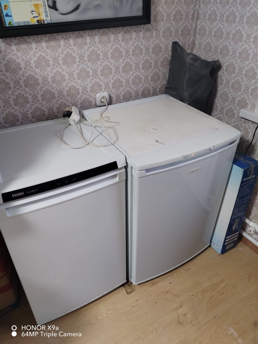Продам 2 морозильные камеры.