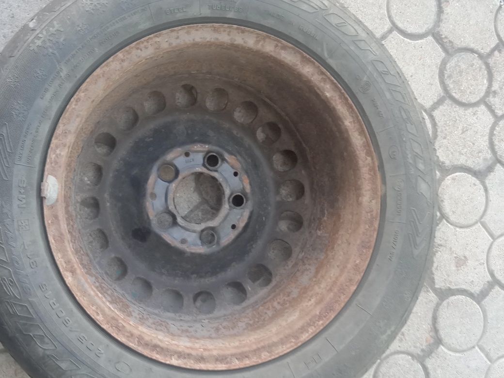 Продам 4 диска на R15,покрышки 4 штуки на 205/60 R15