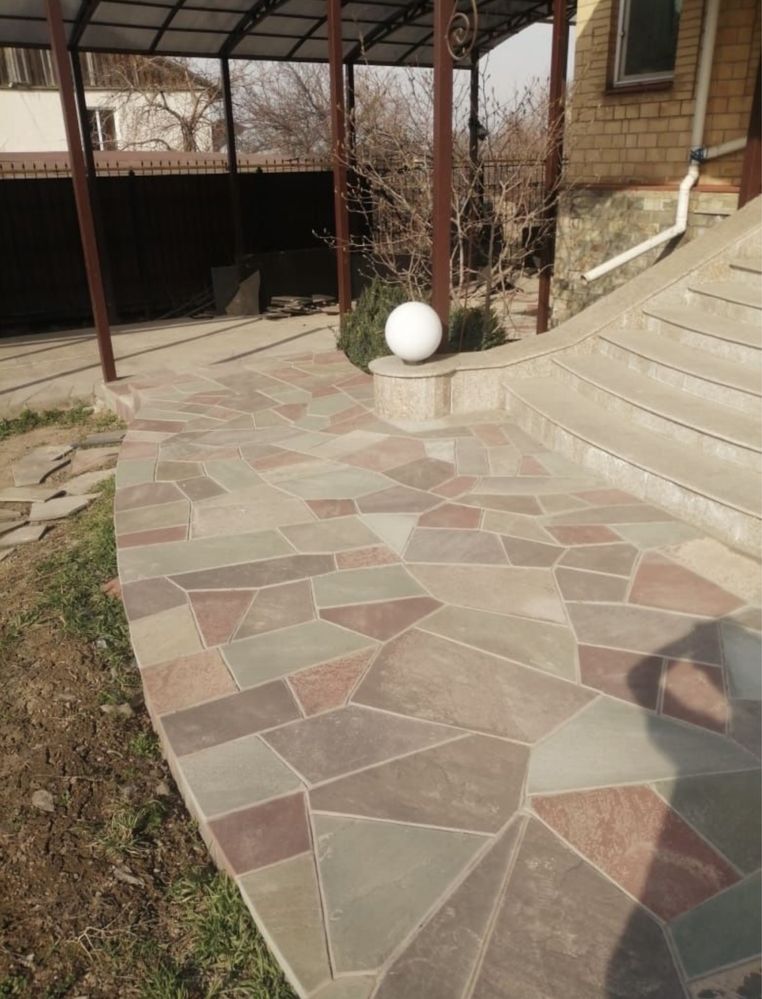 камень Плитняк в Астане