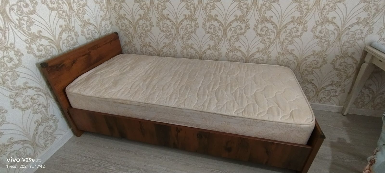 Кровать с ортопедическим матрасом