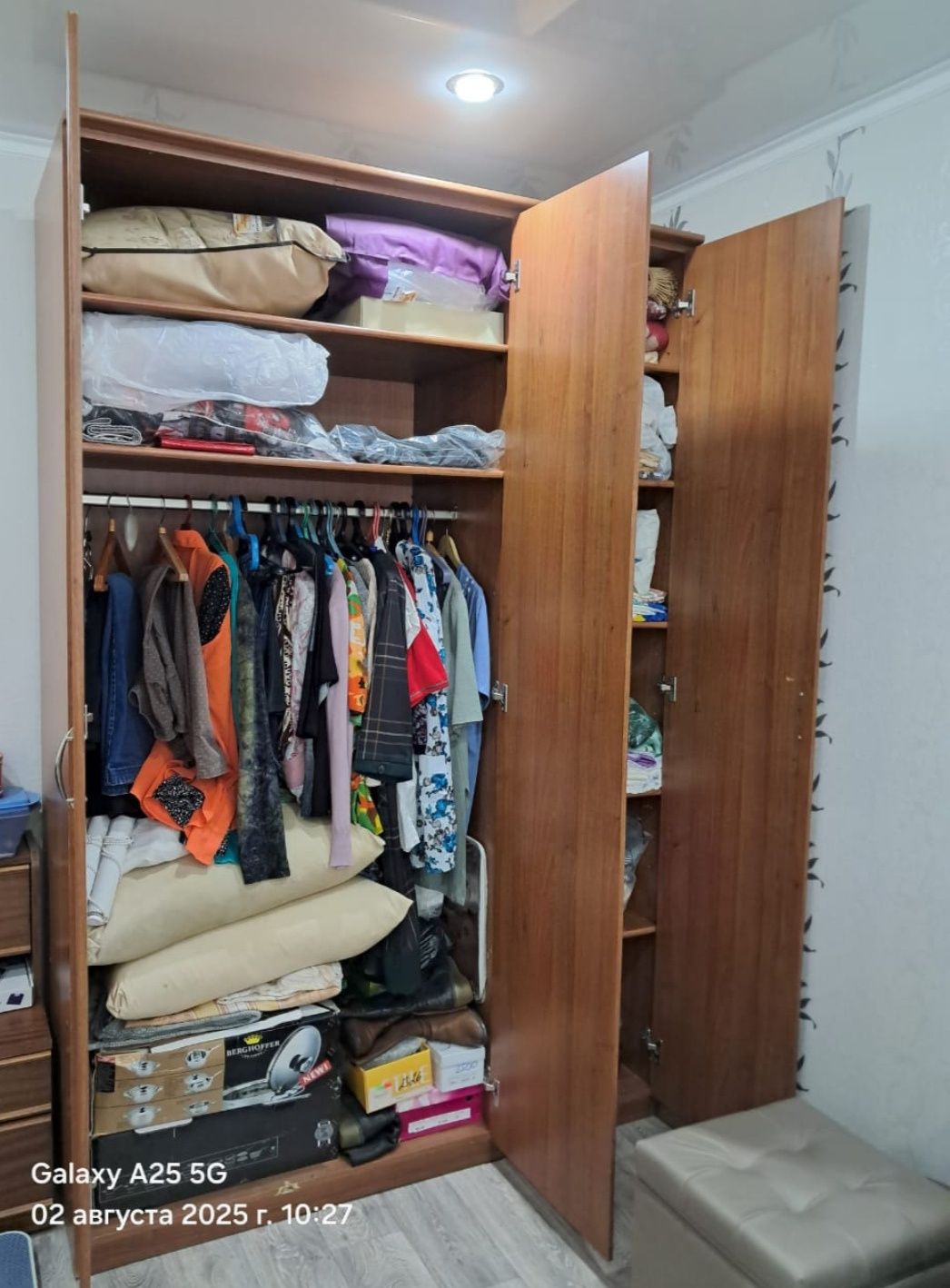 Продается срочно шкаф