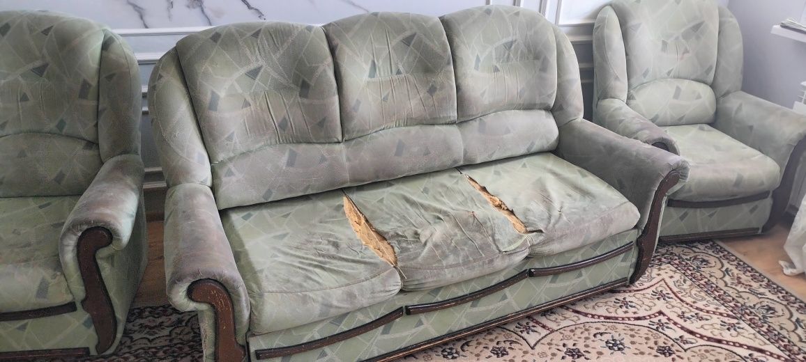 Продам диван в нормальном состоянии