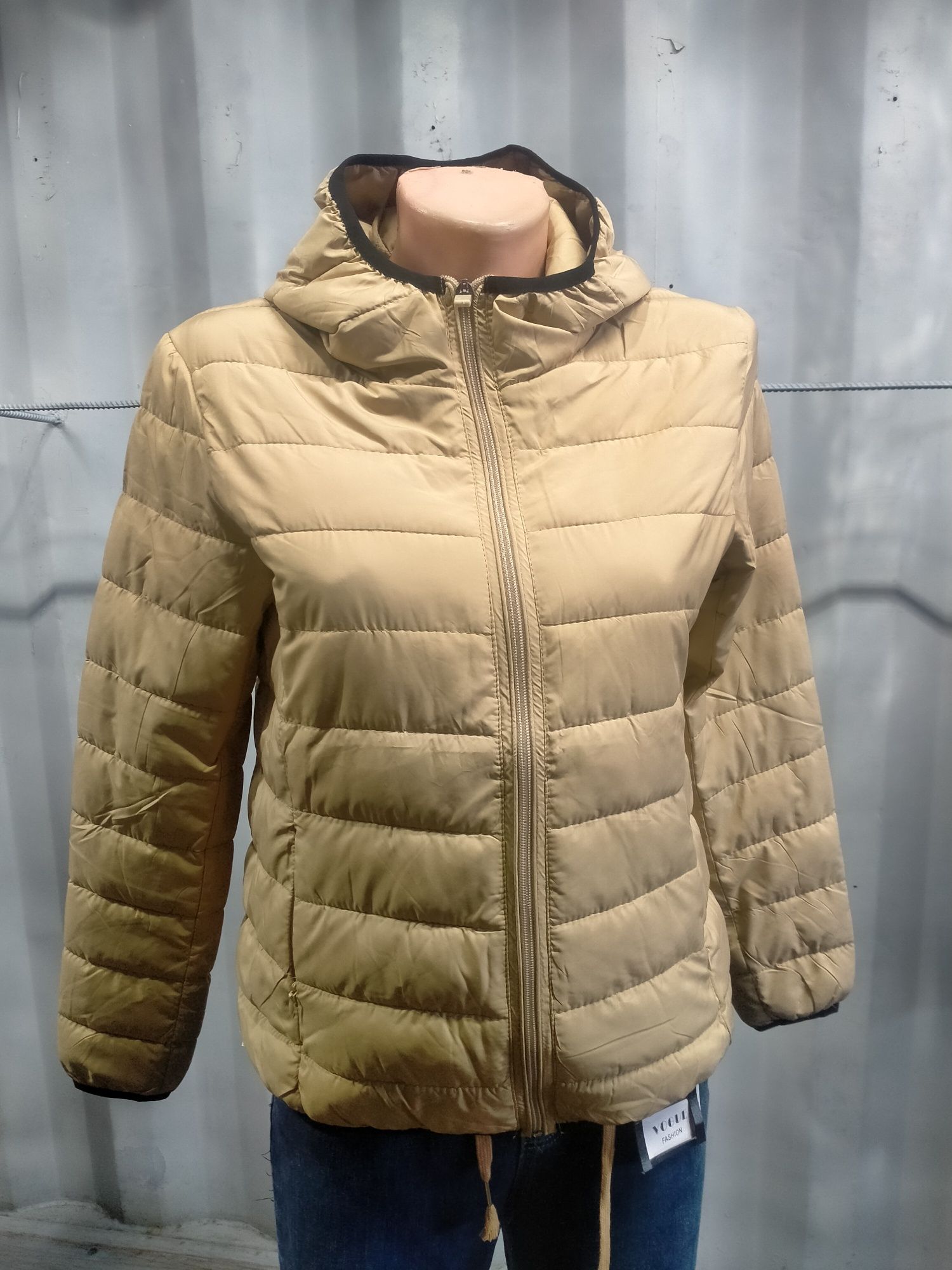 Продам новые куртки. Размер 42/44. Качественные. Цена 5000