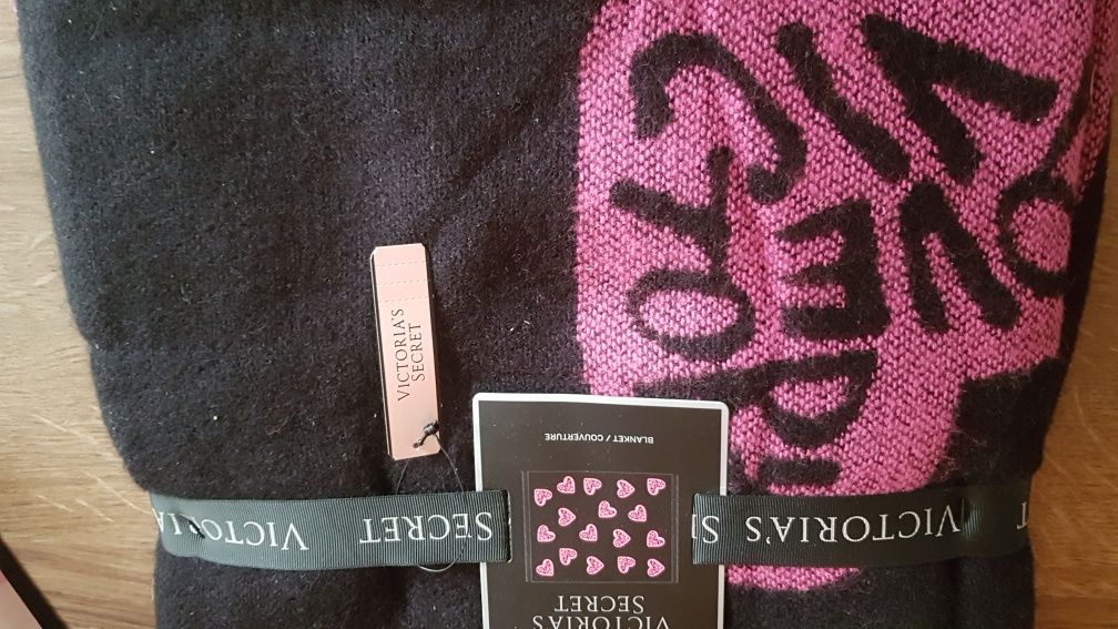 Шарф палантин VICTORIA'S SECRET  с сердечками.