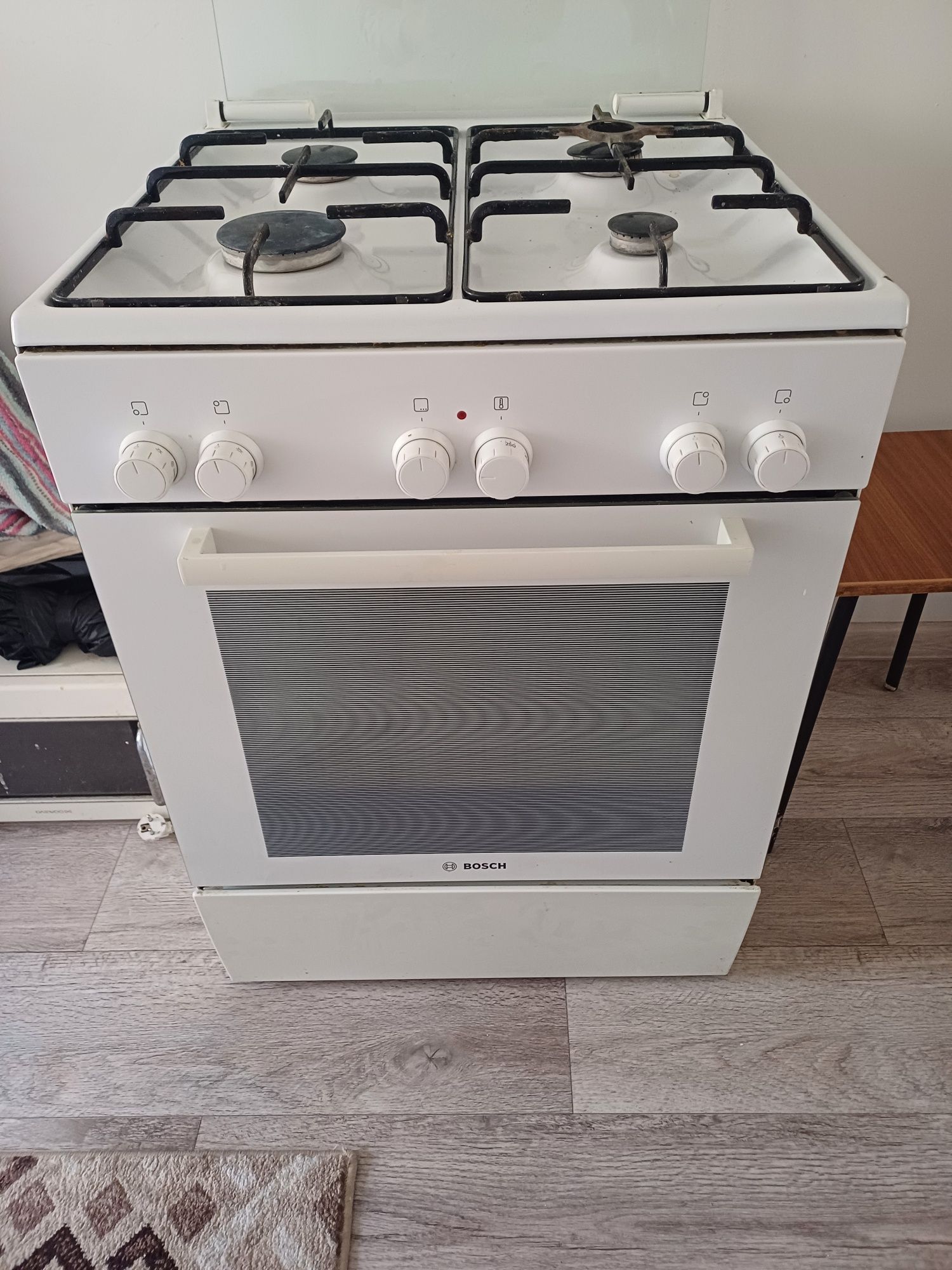 Продам газовую плиту Бош