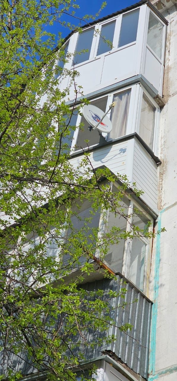 Продам 2 ком квартиру на среднем этаже.Уют