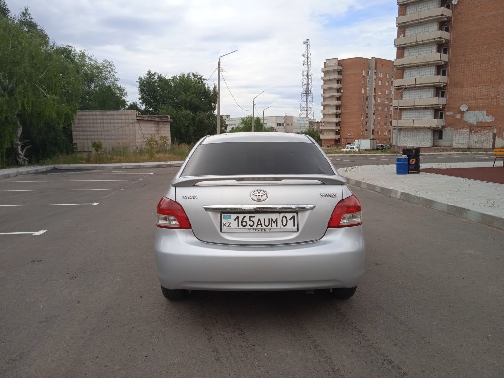 Тойота Ярис 1.4 объем