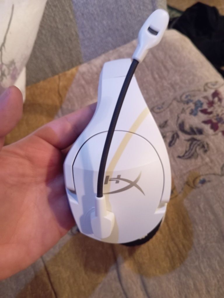HyperX игровой наушники беспроводные оригинал куплен с каспи .