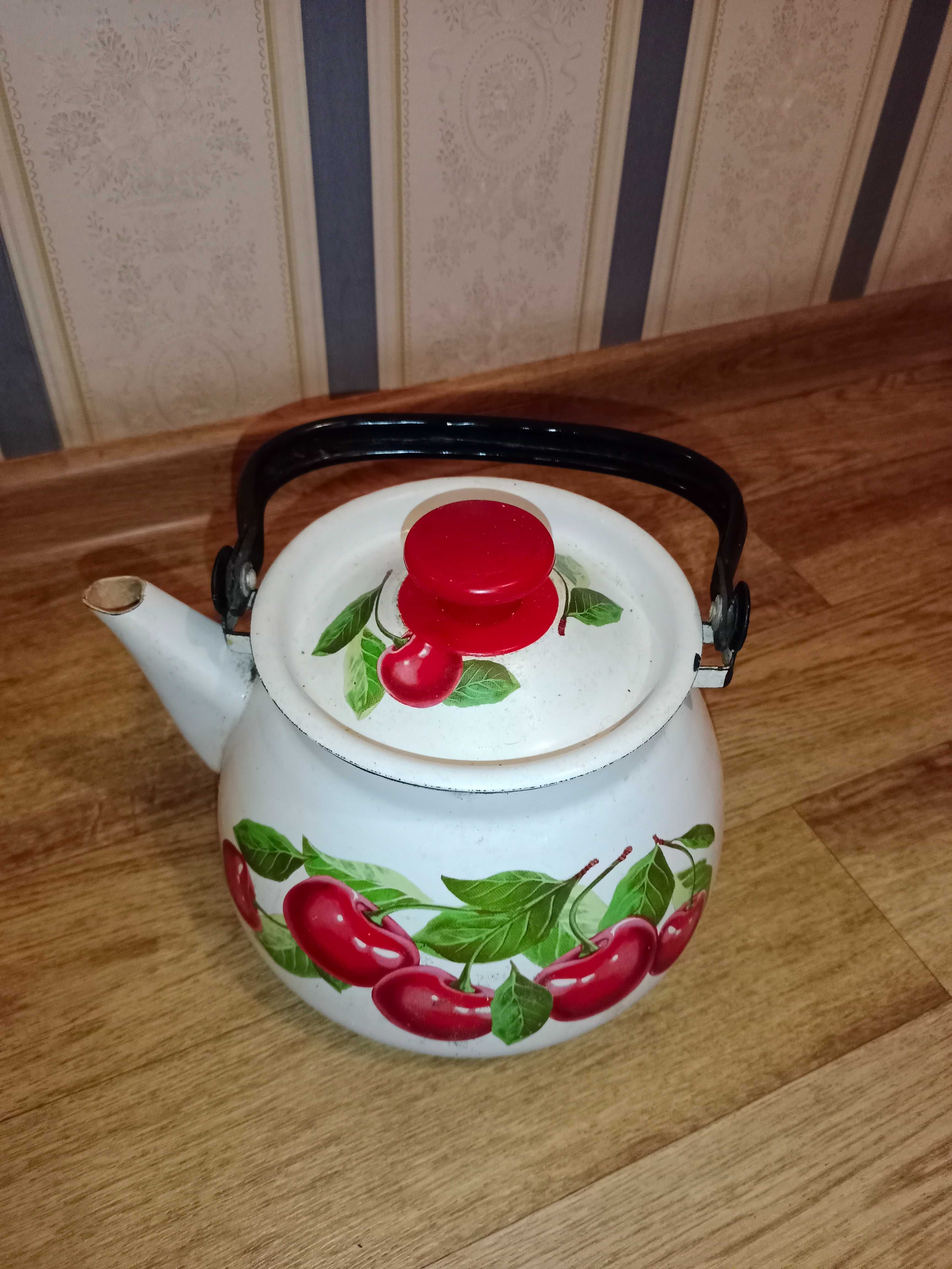 Продам чайники на 3 л в хорошем состоянии