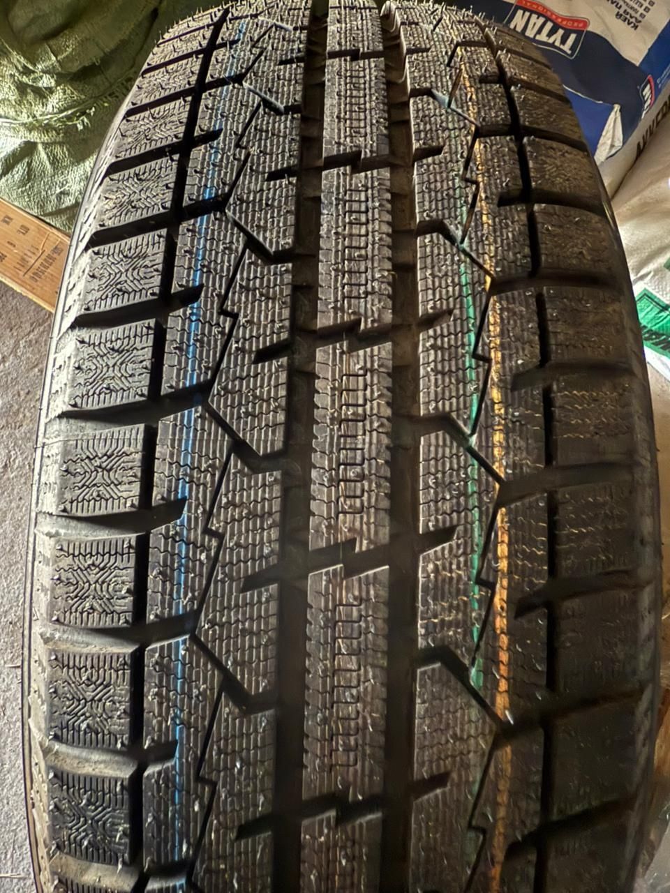 Toyo 205/60 р16 зимный липучка 2 шт