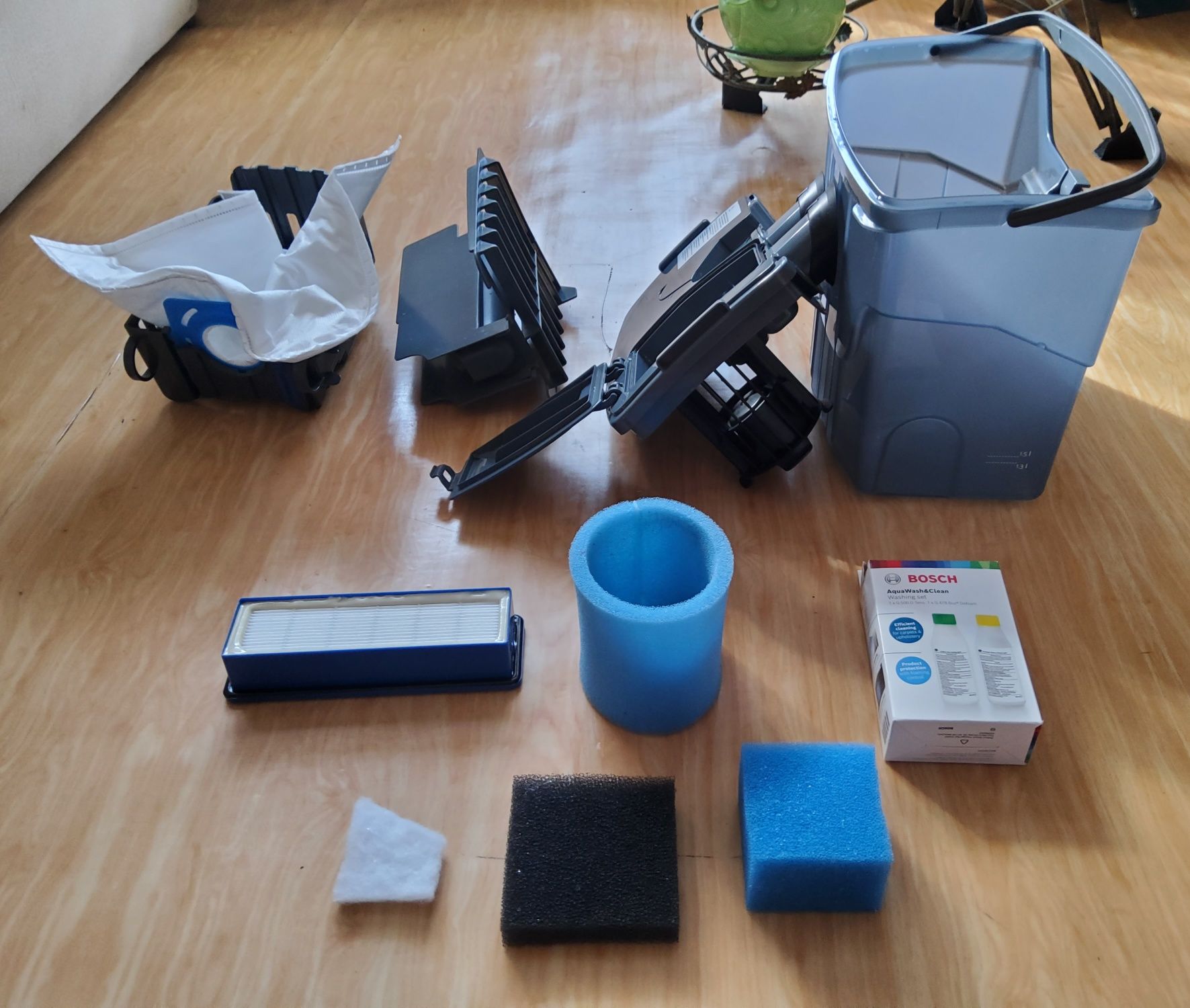 Пылесос Bosch BWD421PRO AquaWash & Clean, Serie 4.