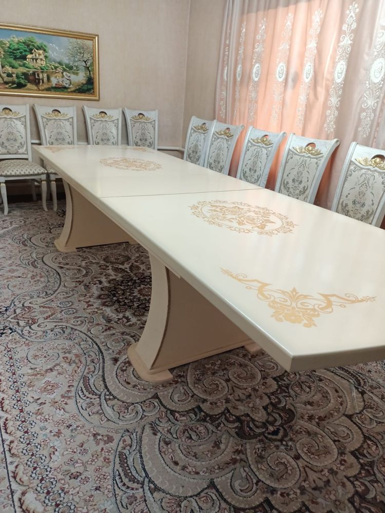 Гостевой стол с 15 стулами