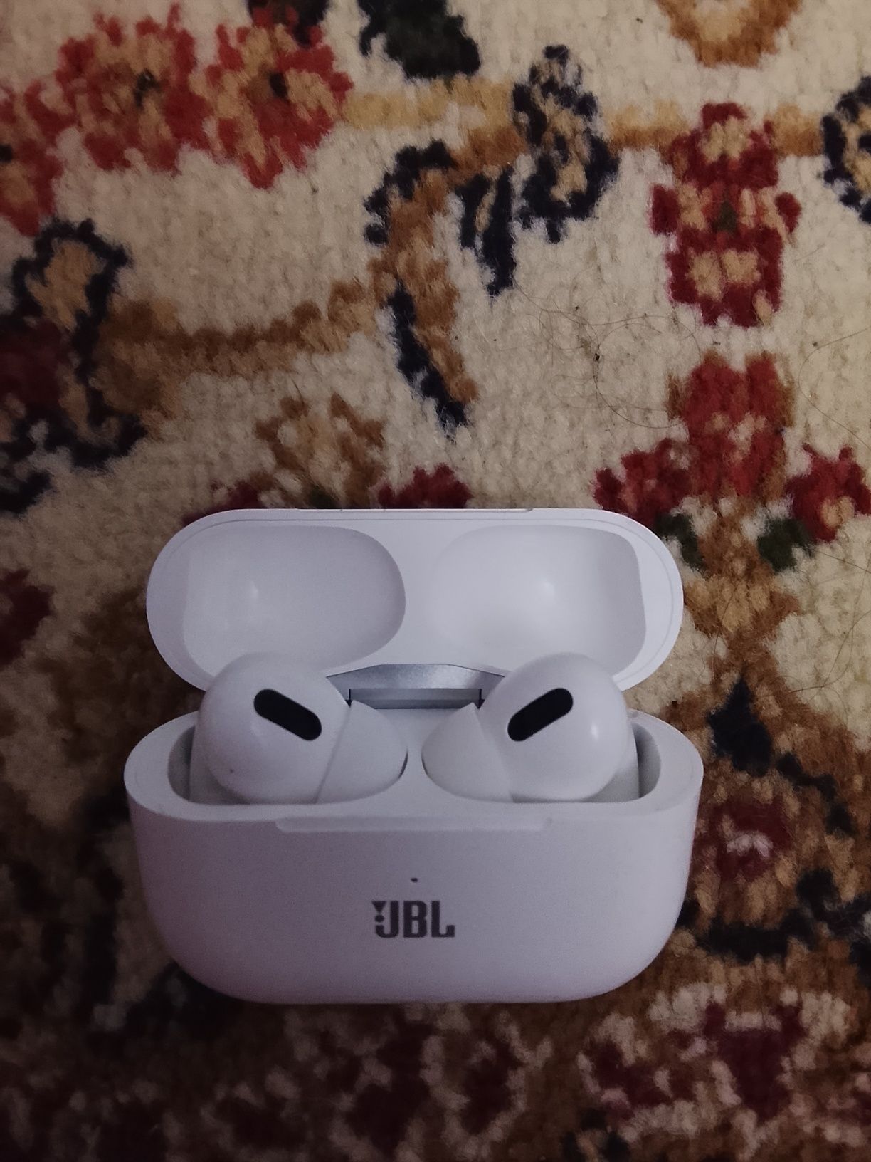 AirPods JBL мощный