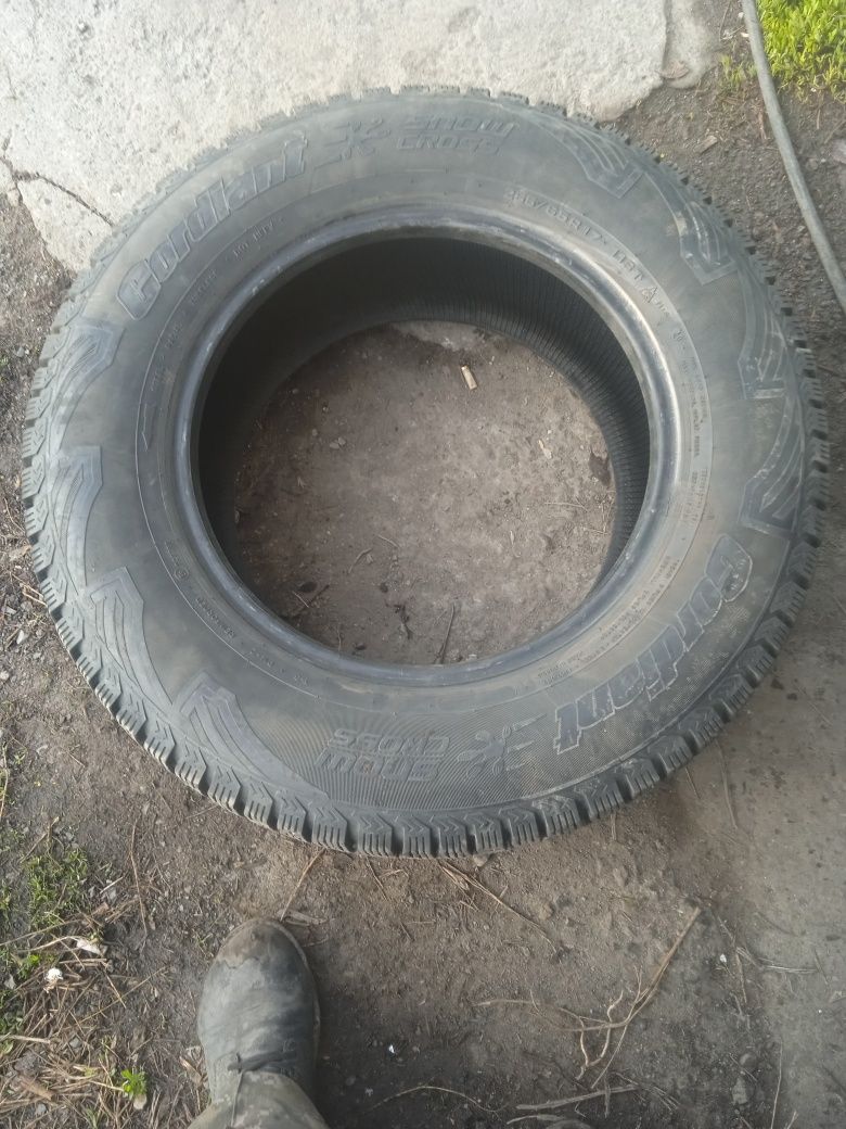Продам комплект зимней резины.