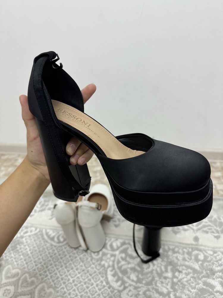 Туфли модели VERSACE