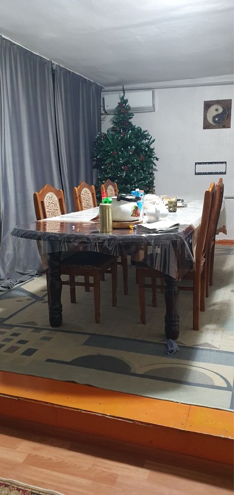 Продаётся просторный двухэтажный дом в центре города