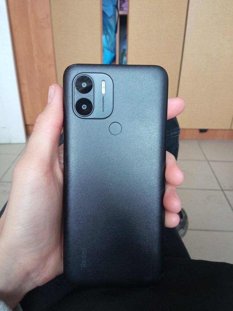 Редми А1 плюс есть трещины но не много