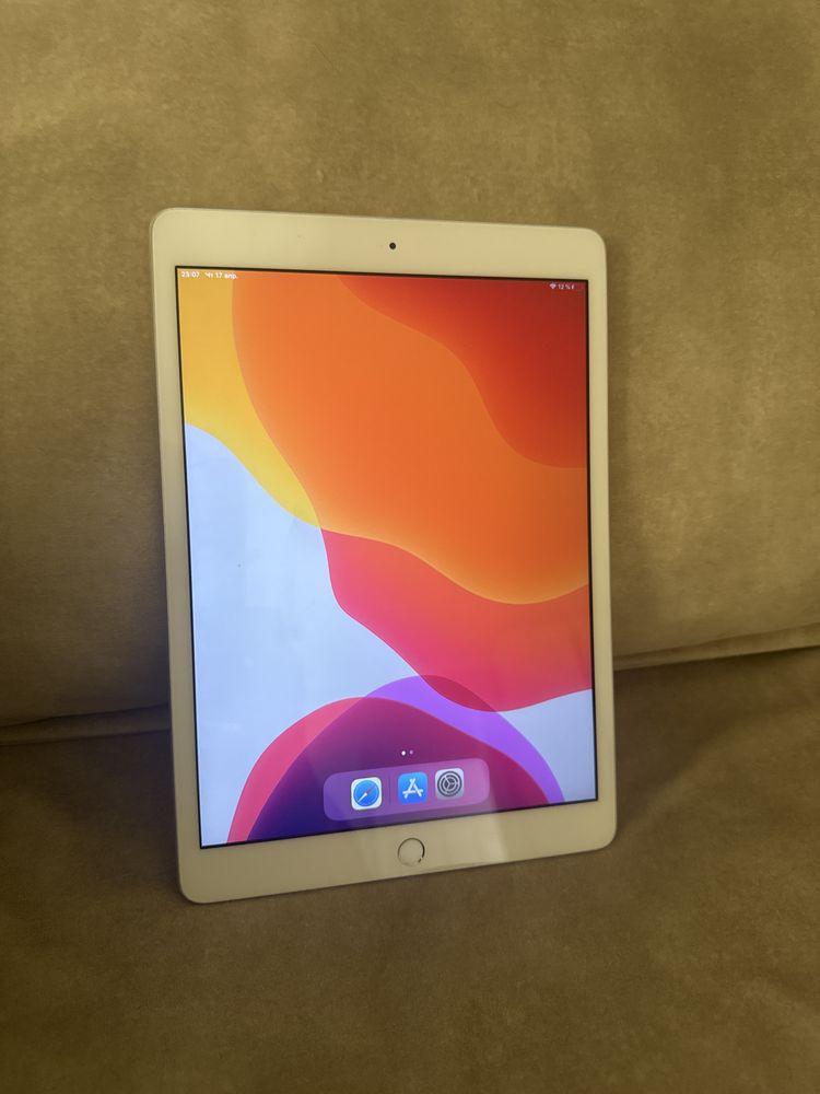 iPad 7-го поколения + Apple Pencil + Smart Keyboard
