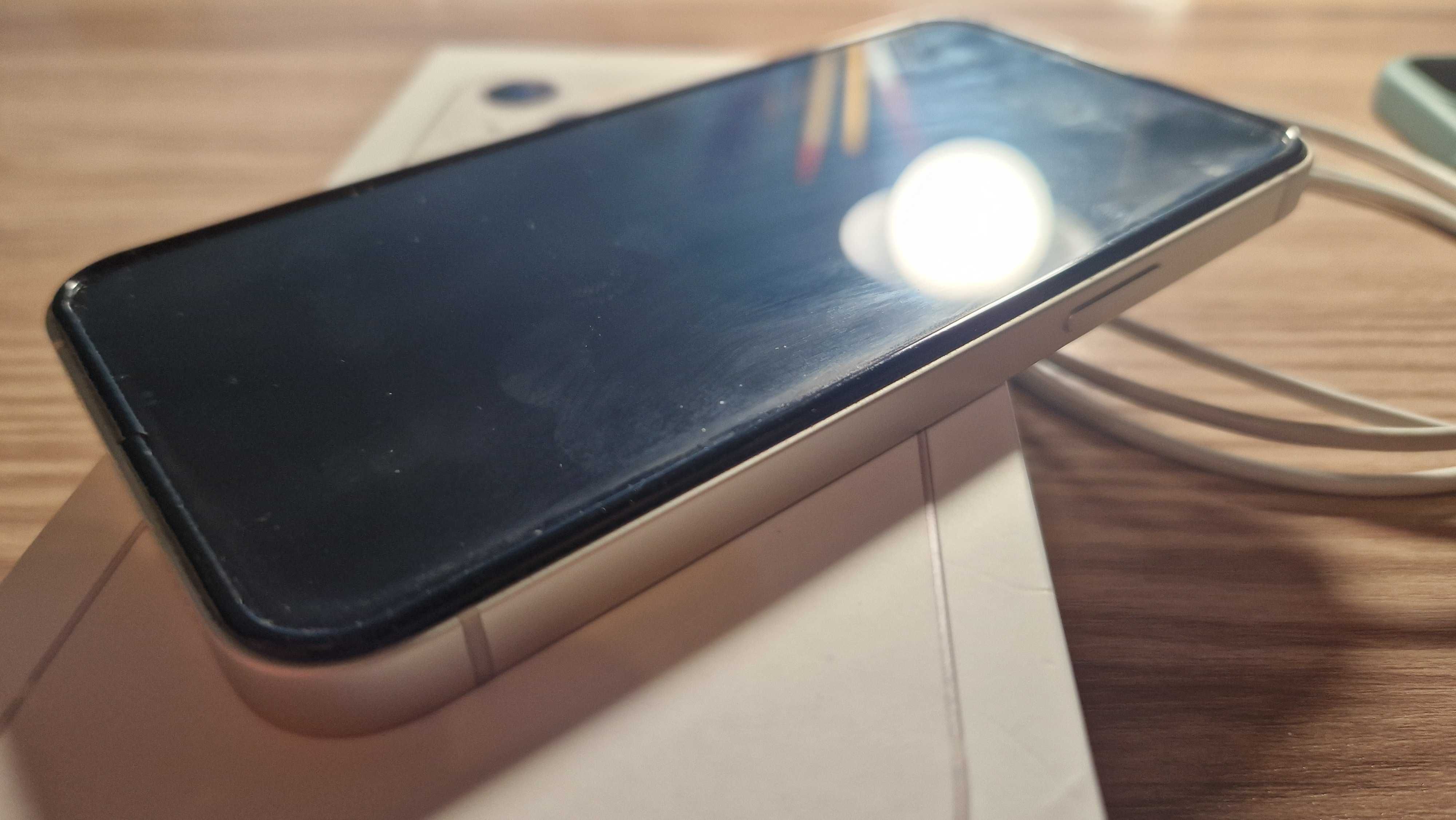 iPhone 13 белый 128 Гб. Батарея  96%