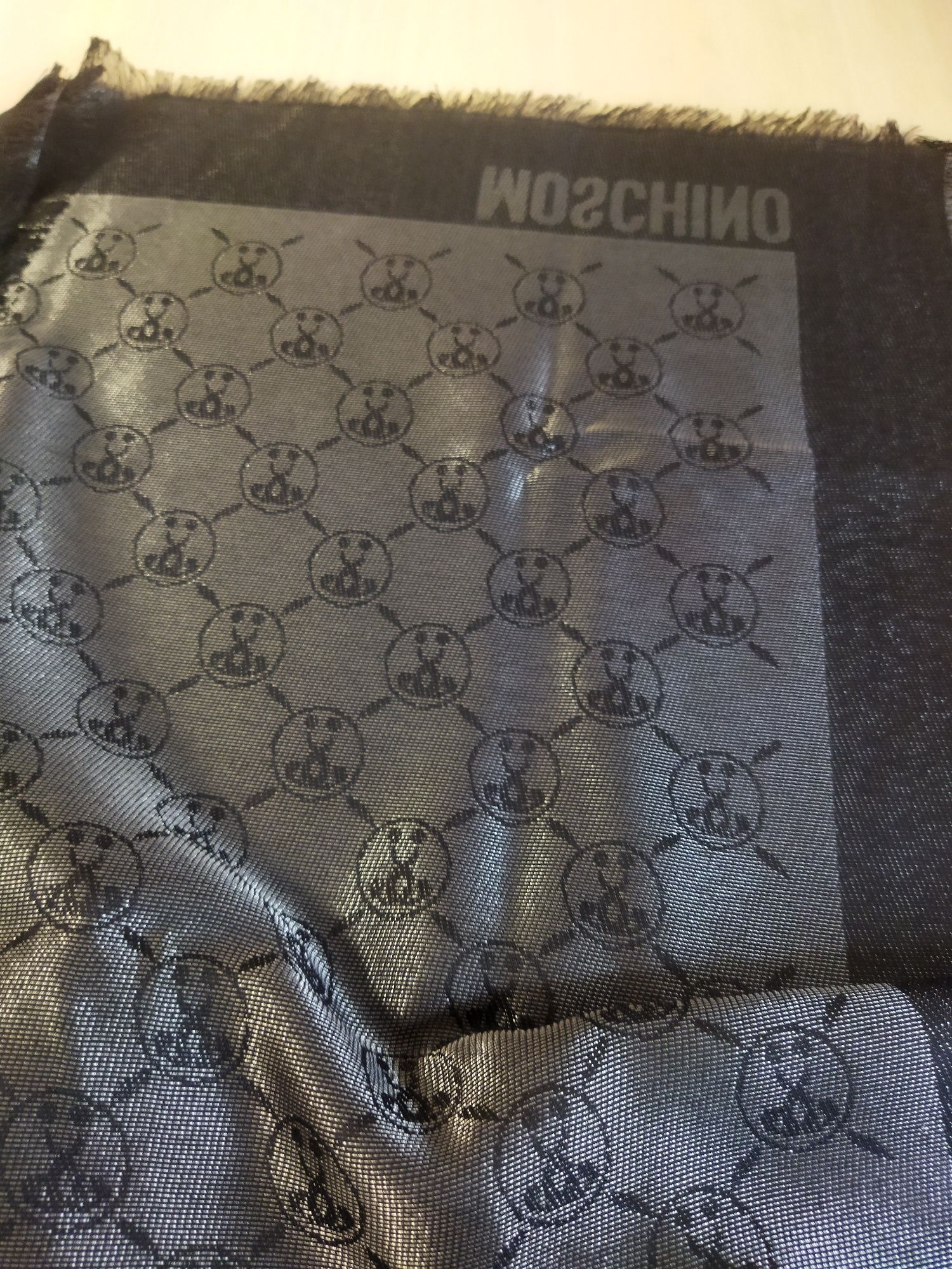 Платок бренда люкс Moschino оригинал 140 х 140 (Италия)