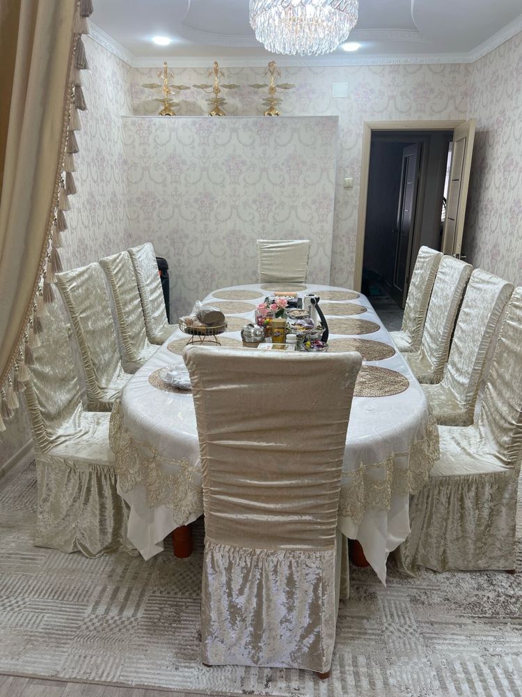Кухонный стол на 10 персон