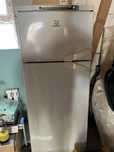 Продам холодильник Indesit