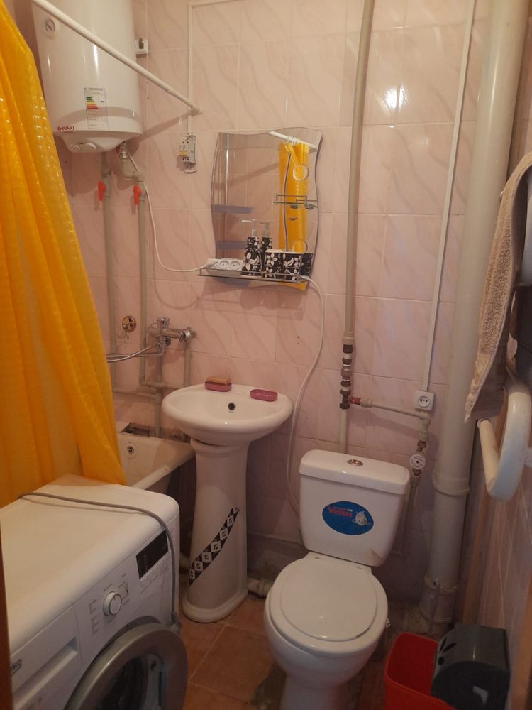 Сдам 2-х комн. кв. в центре , около БЦ Бабас, 4 этаж.