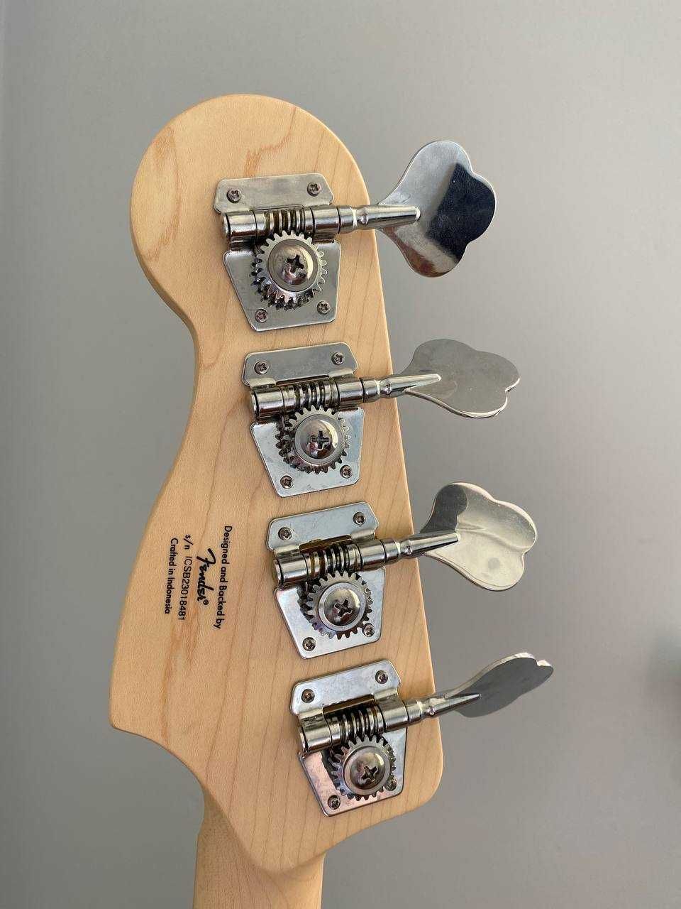 Бас гитара Squier Precision Jazz Bass