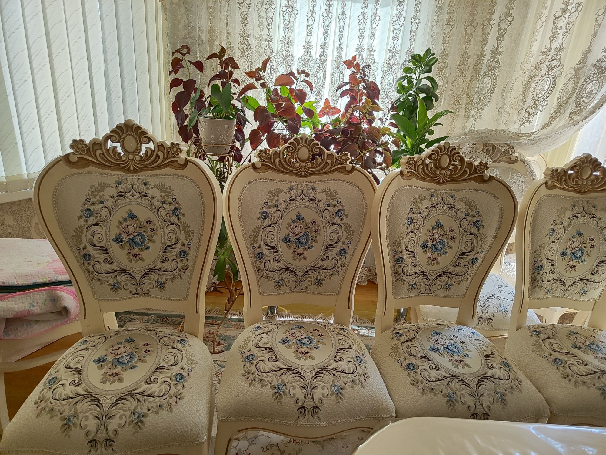 Столы со стульями
