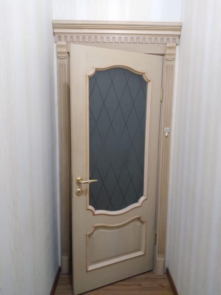 Продам межкомнатную дверь в классическом стиле. 5 шт