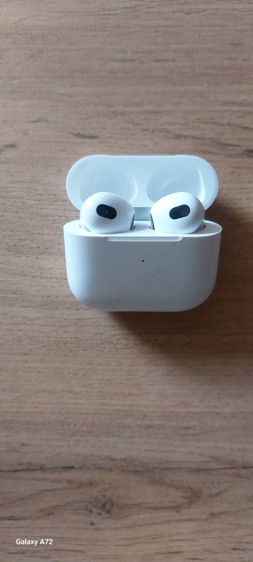 Продам AirPods в хорошем качестве