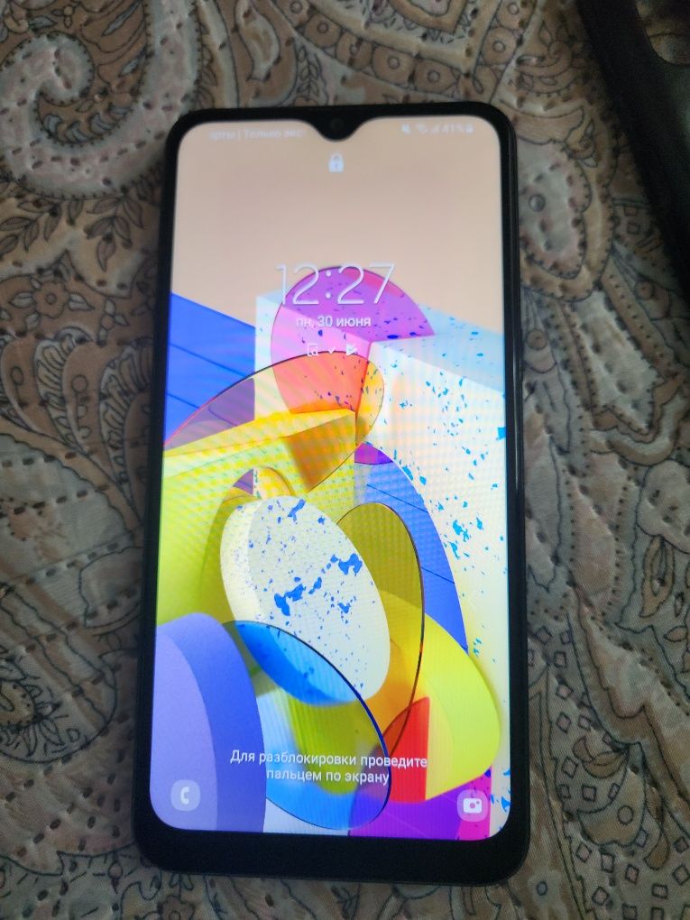 Samsung A10s с чехлом и коробкой