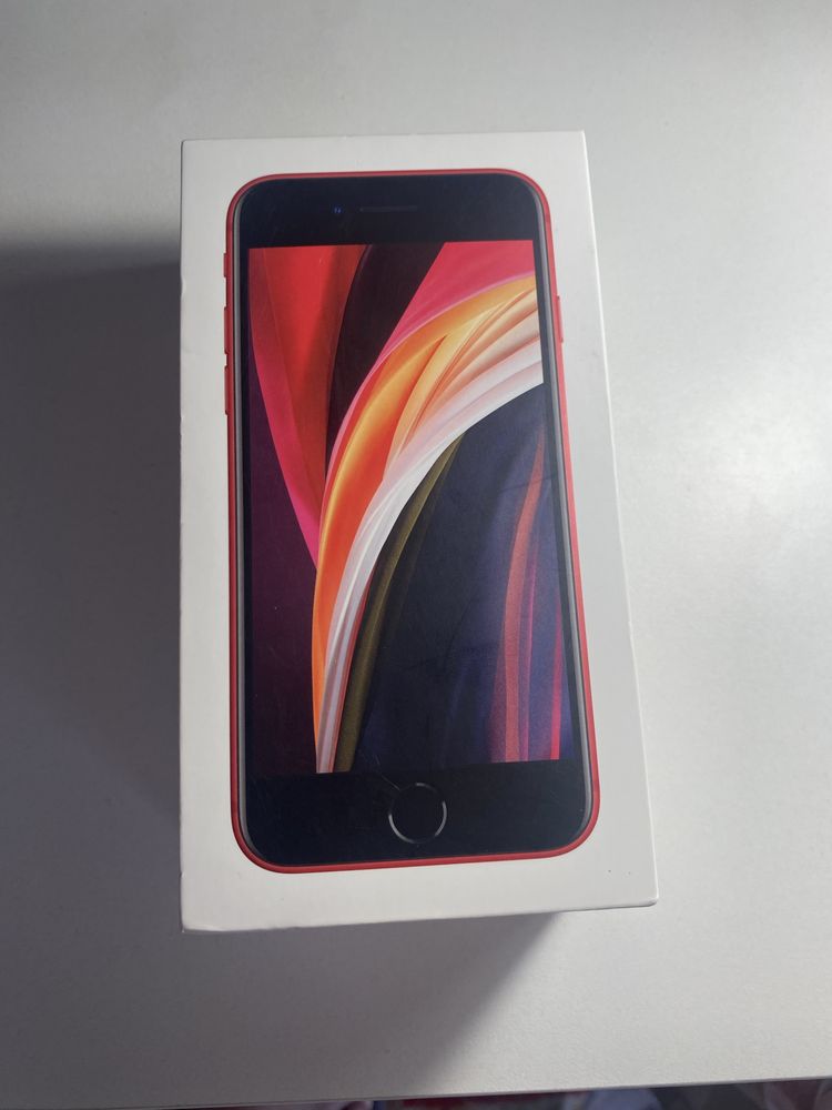 Продаю iPhone SE (2020)