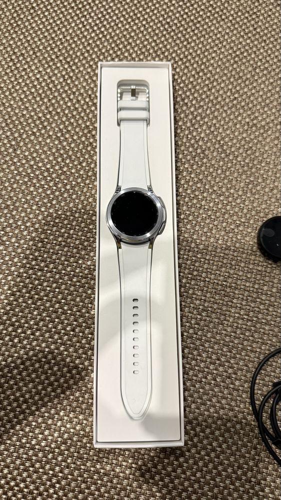 Смарт-часы Samsung Galaxy Watch 4 Classic SM-R880 42 мм серебристый