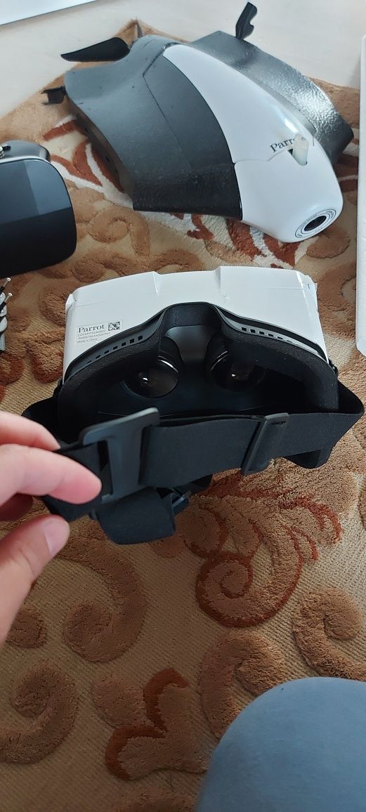 Дрон летающий обьект Parrot