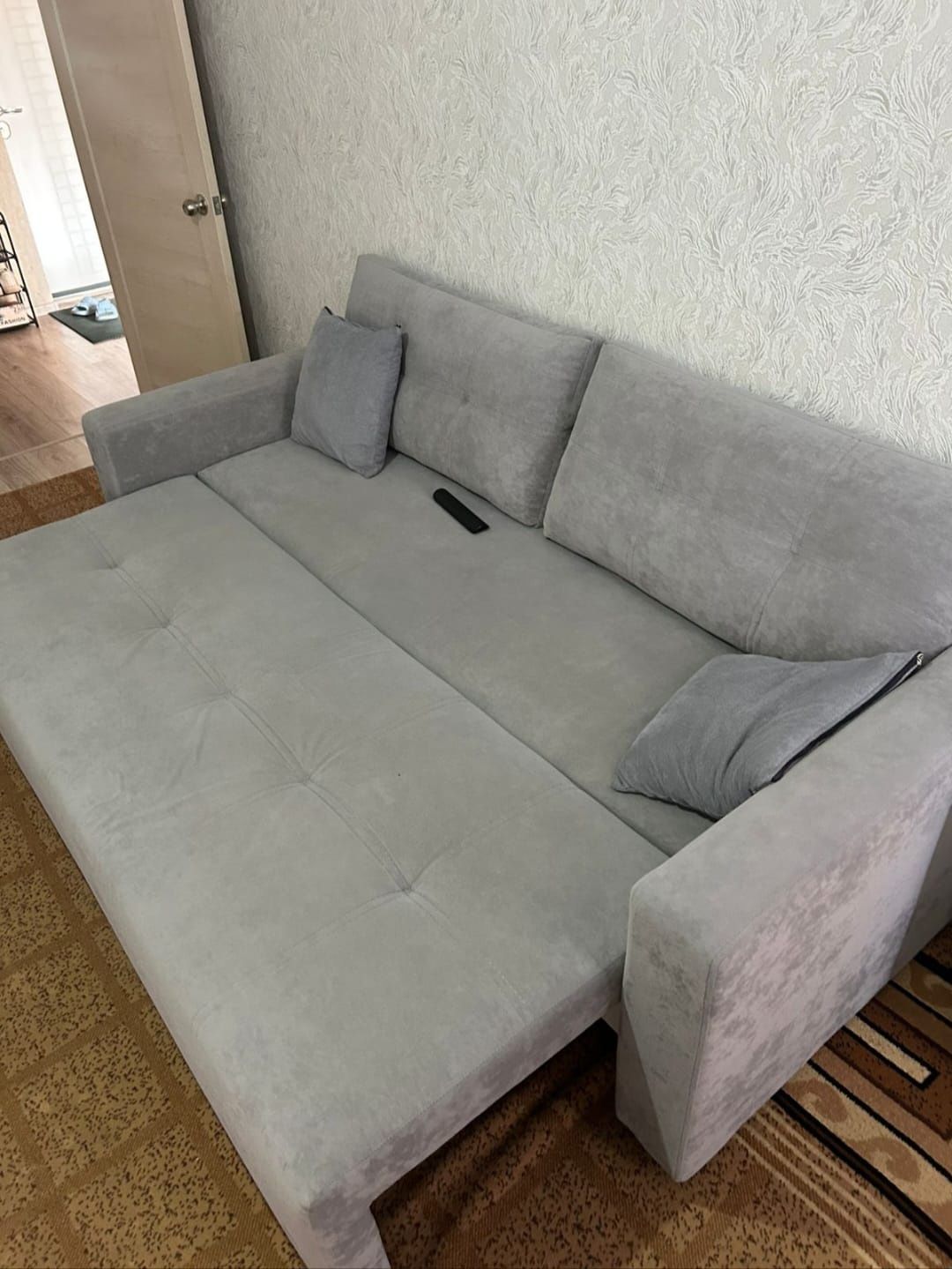 Диван для гостиной продам
