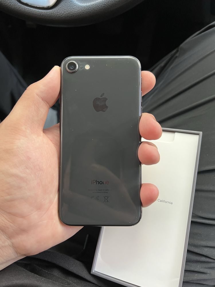 Iphone 8 64GB  в идельном состояний