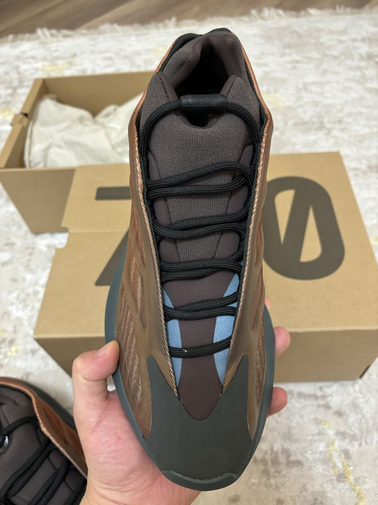 Пррдам кроссовки Yeezy boost 700 v3 copper fade