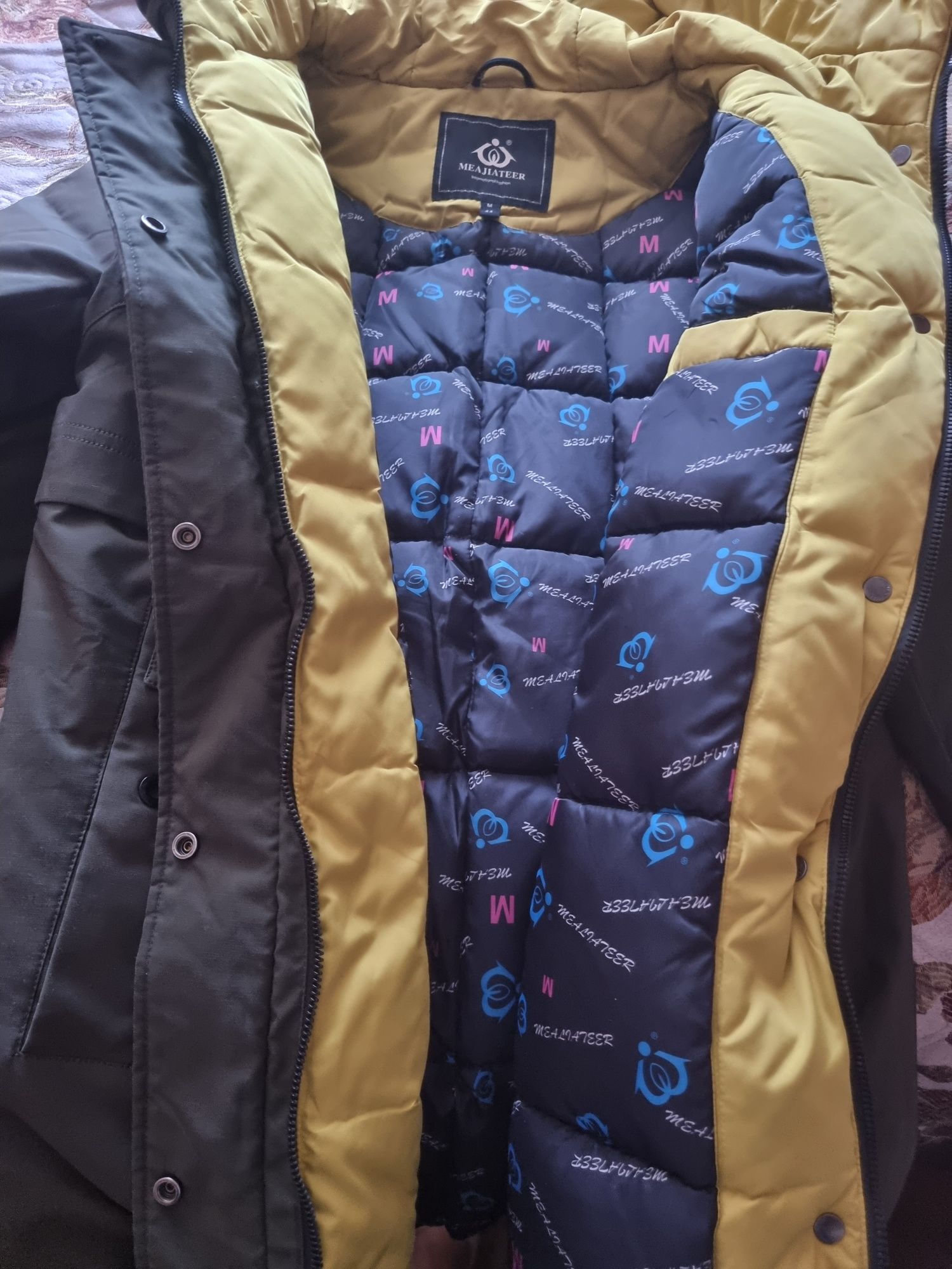 Продам куртку зимнюю, цвет хаки б/у